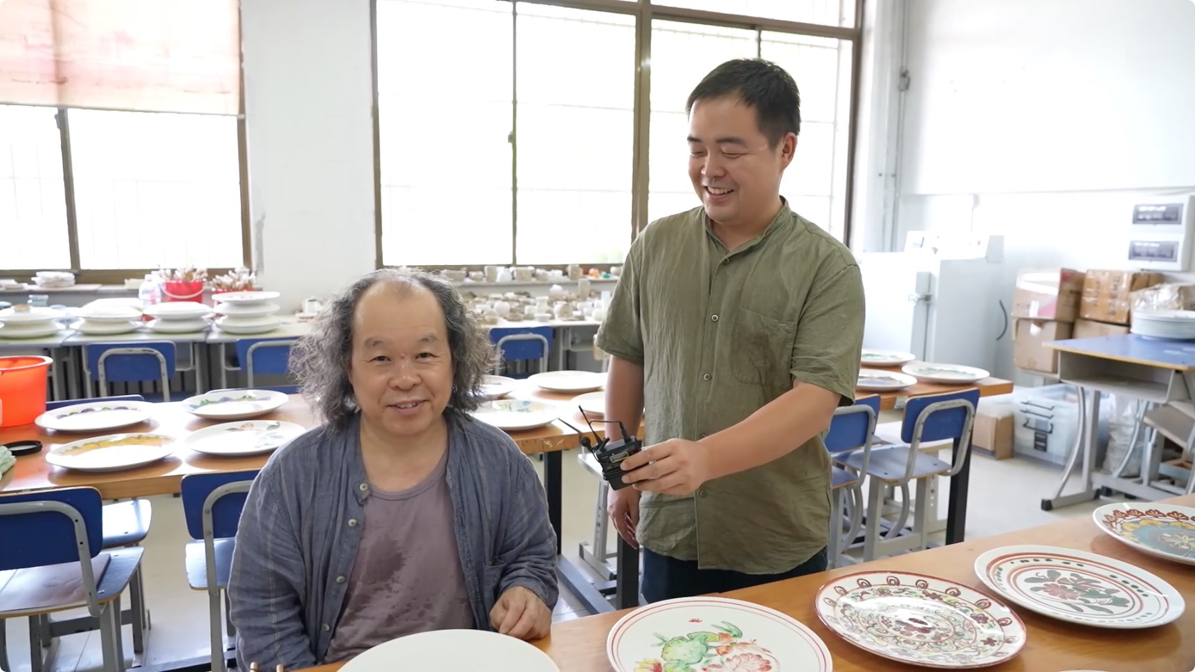 圖片8：國家高級工藝美術(shù)師徐繼忠（左）.jpeg