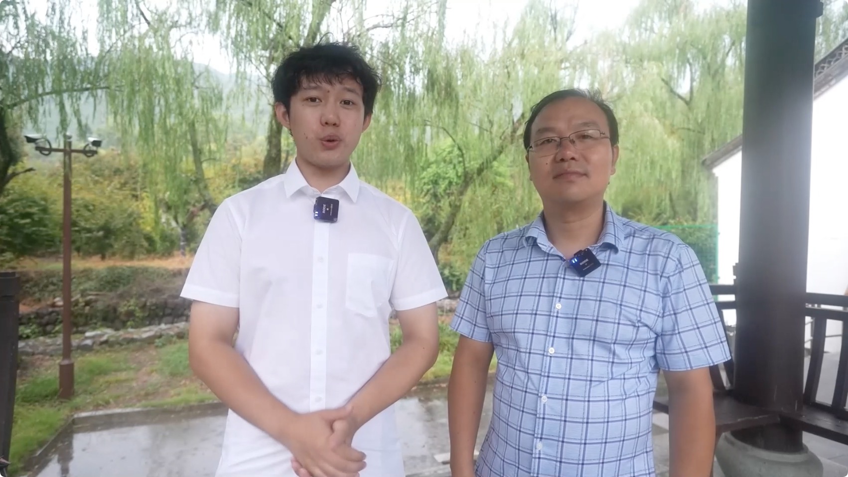 圖片4：外景老師龔先成（左）與浙江書(shū)法協(xié)會(huì)李均.jpeg